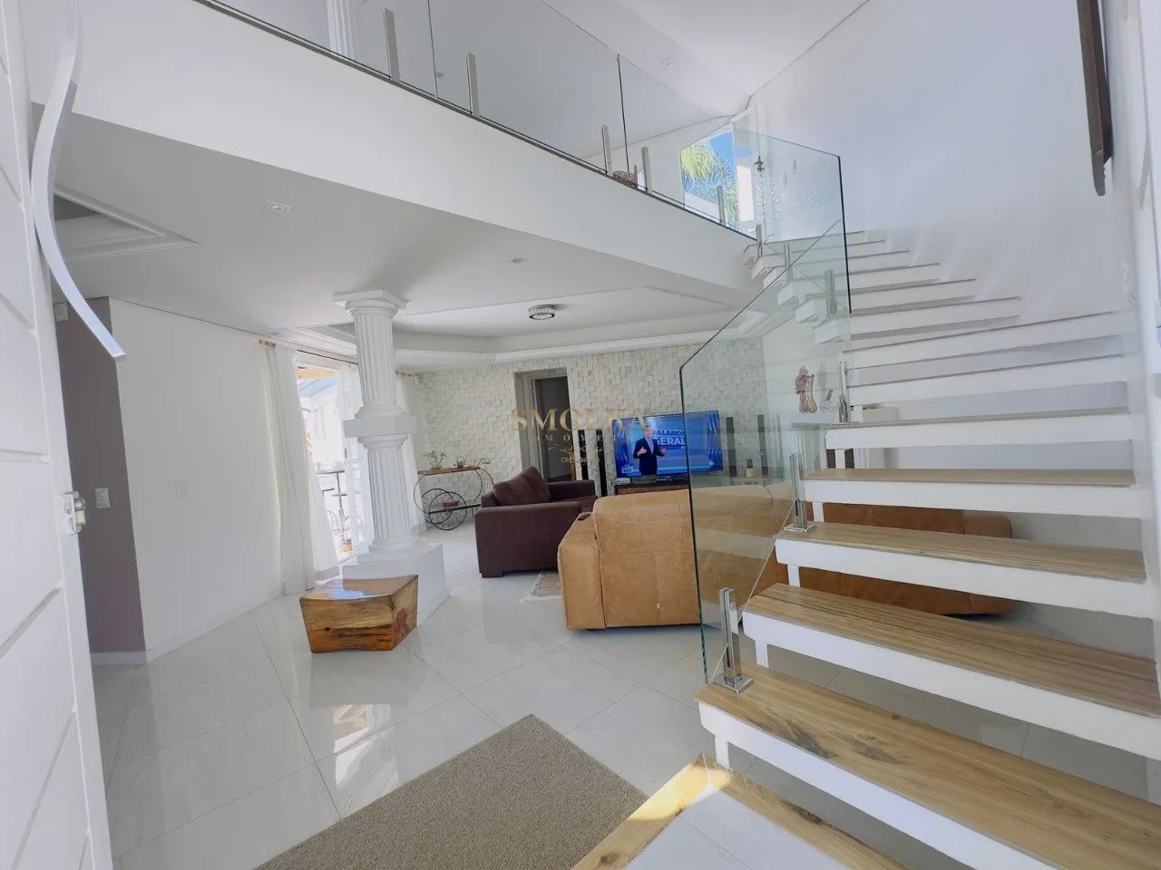 Затишний будинок з 4 люксами та 297 м² приватної площі