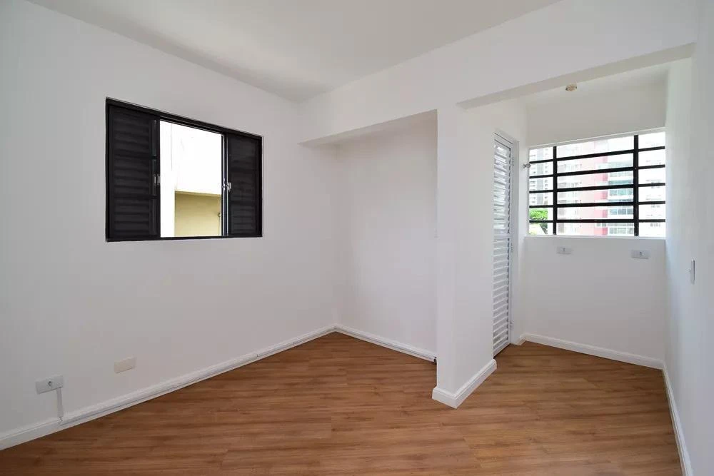 3-bedroom apartment with a bathtub in Curitiba — photo 13