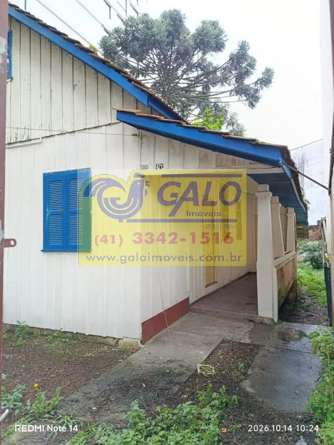 2-bedroom house with wood or laminate floors in Curitiba — photo 2