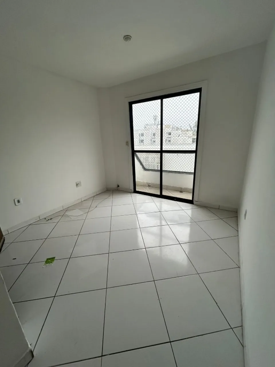 1-bedroom apartment with balcony and laundry area — photo 4