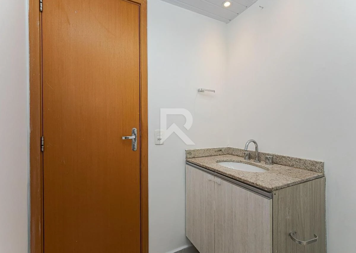 3-bedroom apartment in a building with a coworking space — photo 27