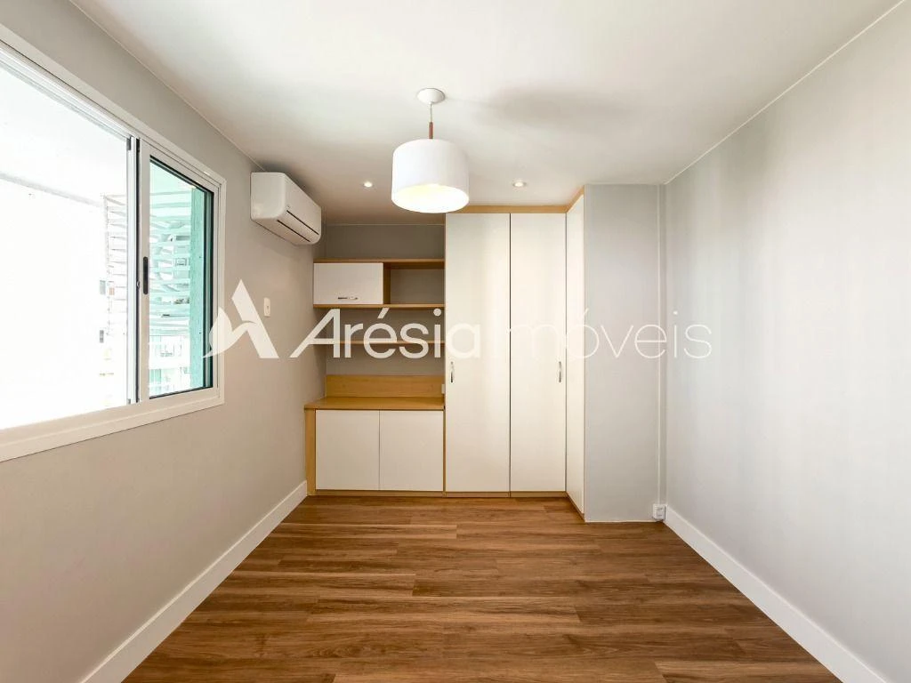 Apartamento com 3 dormitórios e varanda envidraçada — photo 23