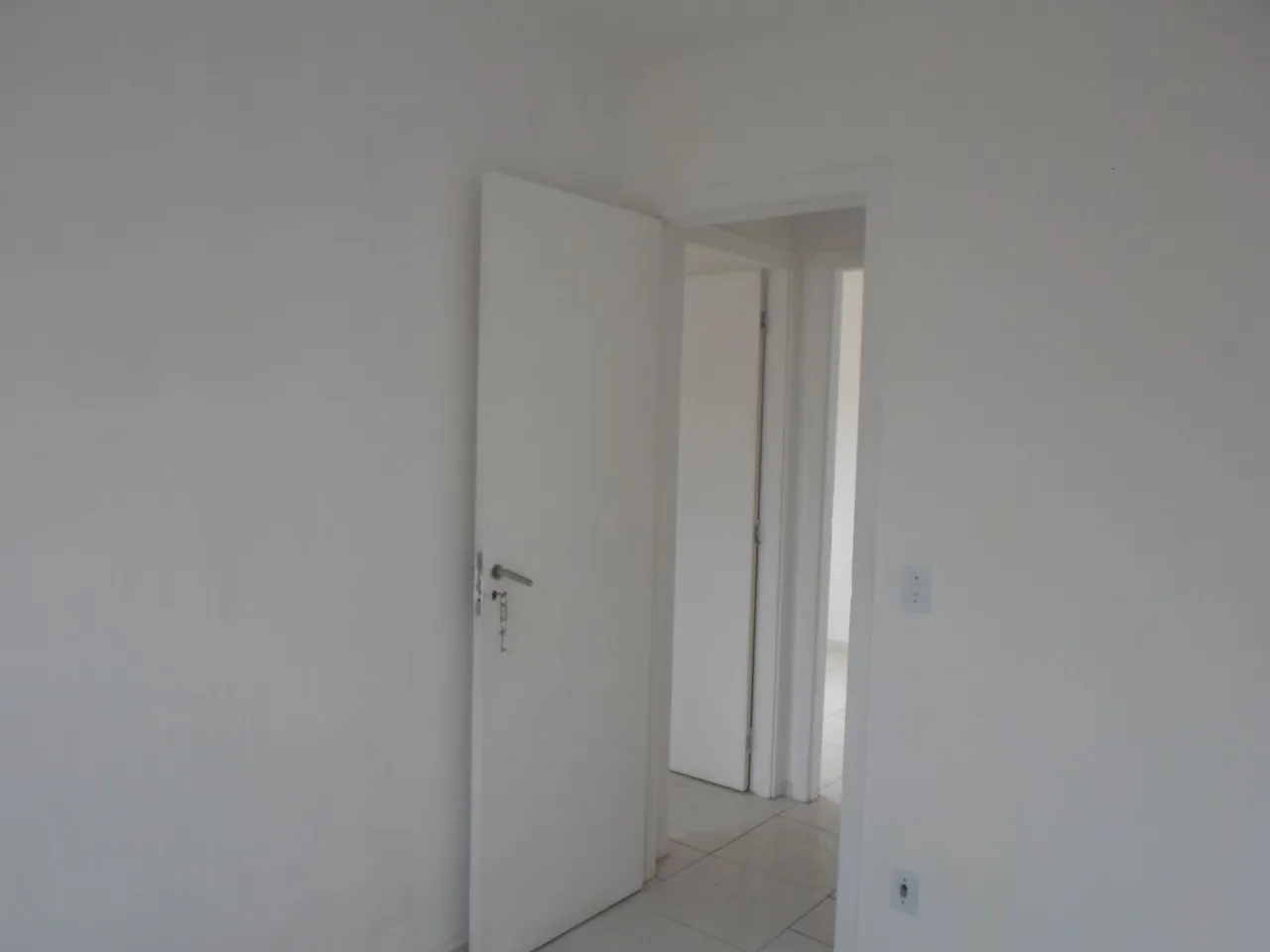 3-bedroom apartment with a separate, closed kitchen — photo 10