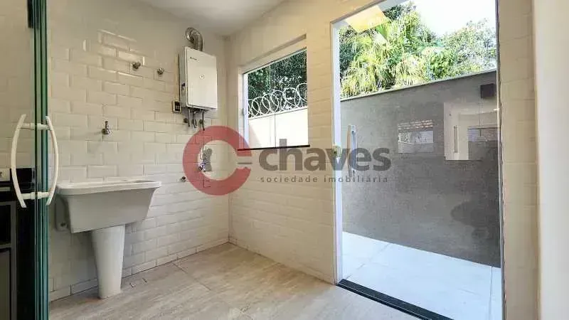 Casa com 4 quartos e 5 banheiros, cozinha integrada a gás — photo 14