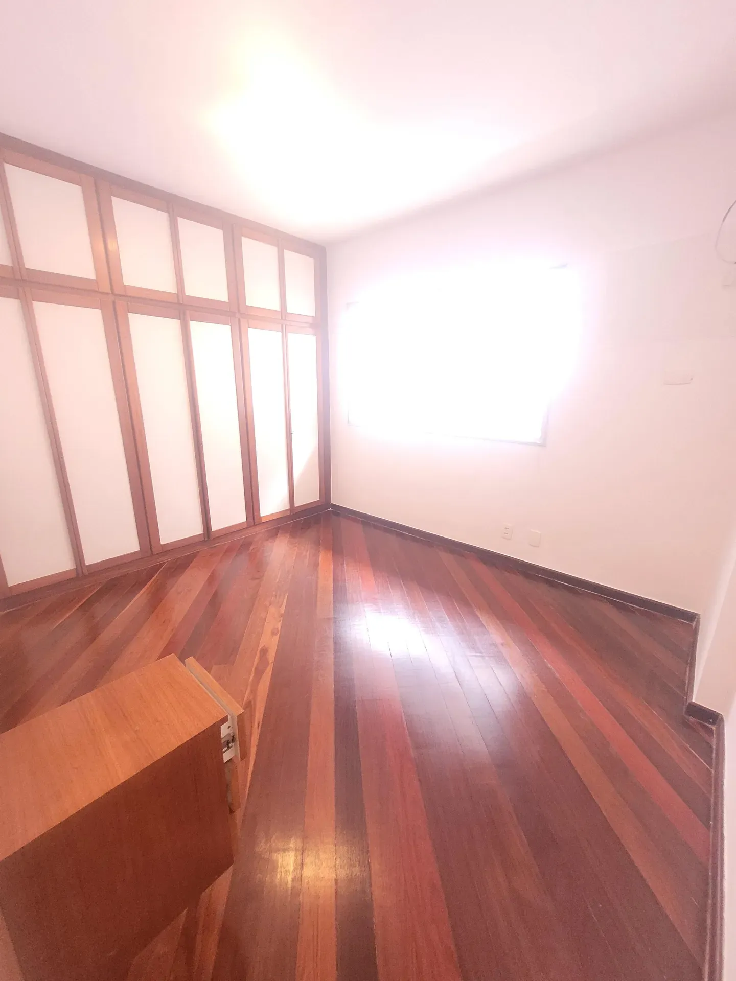 Квартира 106 м² з 2 спальнями та 3 ванними — photo 2