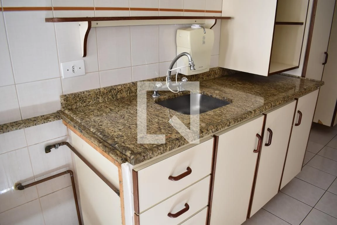 3-bedroom apartment with a washing machine in Curitiba — photo 20