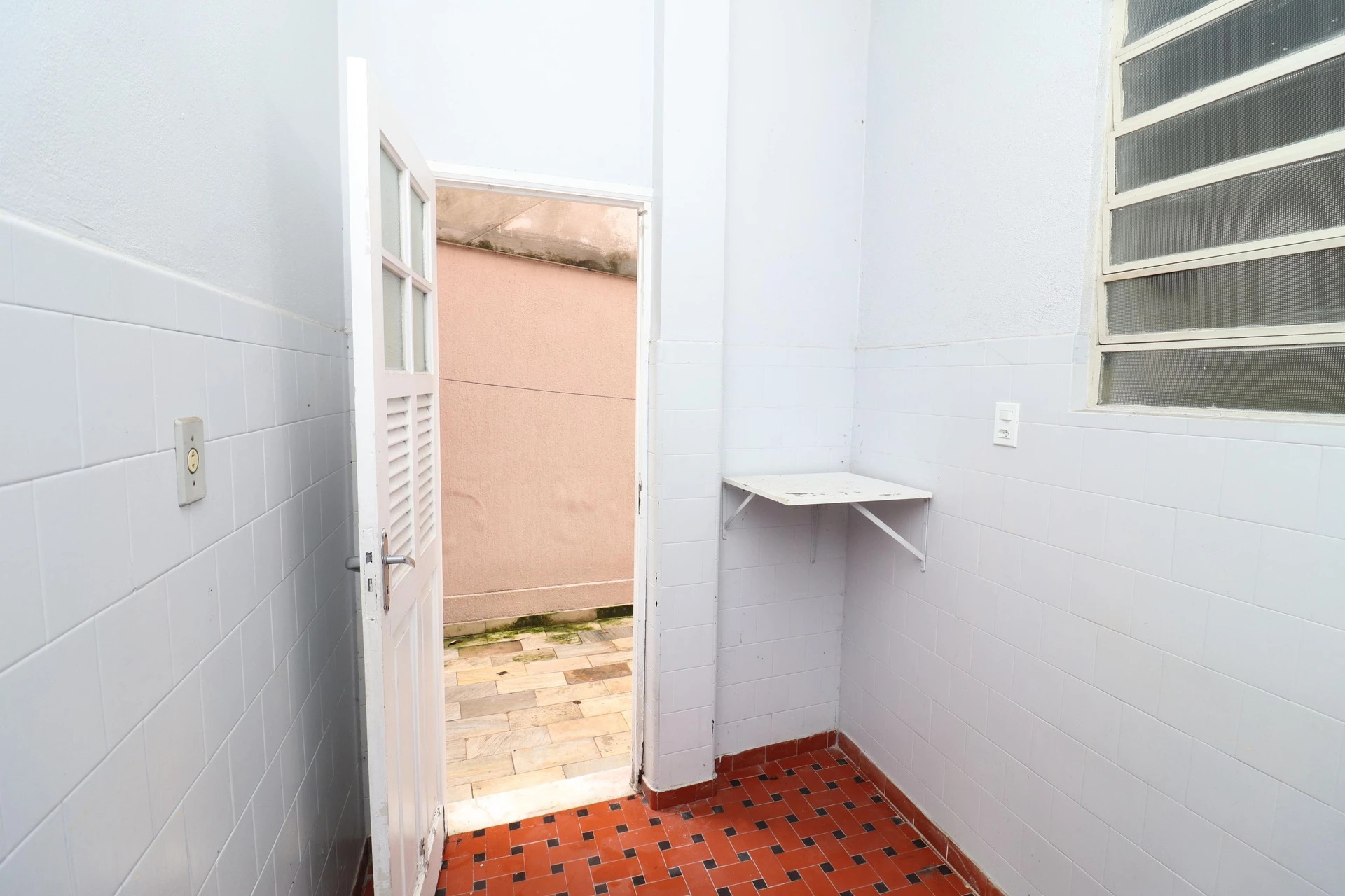 10-bedroom house with a bathtub in Rio de Janeiro — photo 114