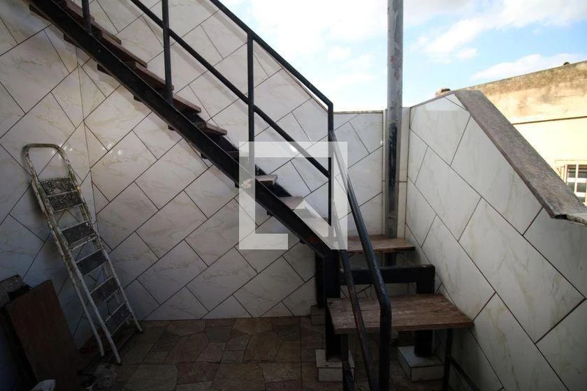 House with 4 bedrooms and 297 m², no parking — photo 18