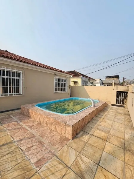 Bañera y 2 dormitorios: casa de 225 m² — photo 6