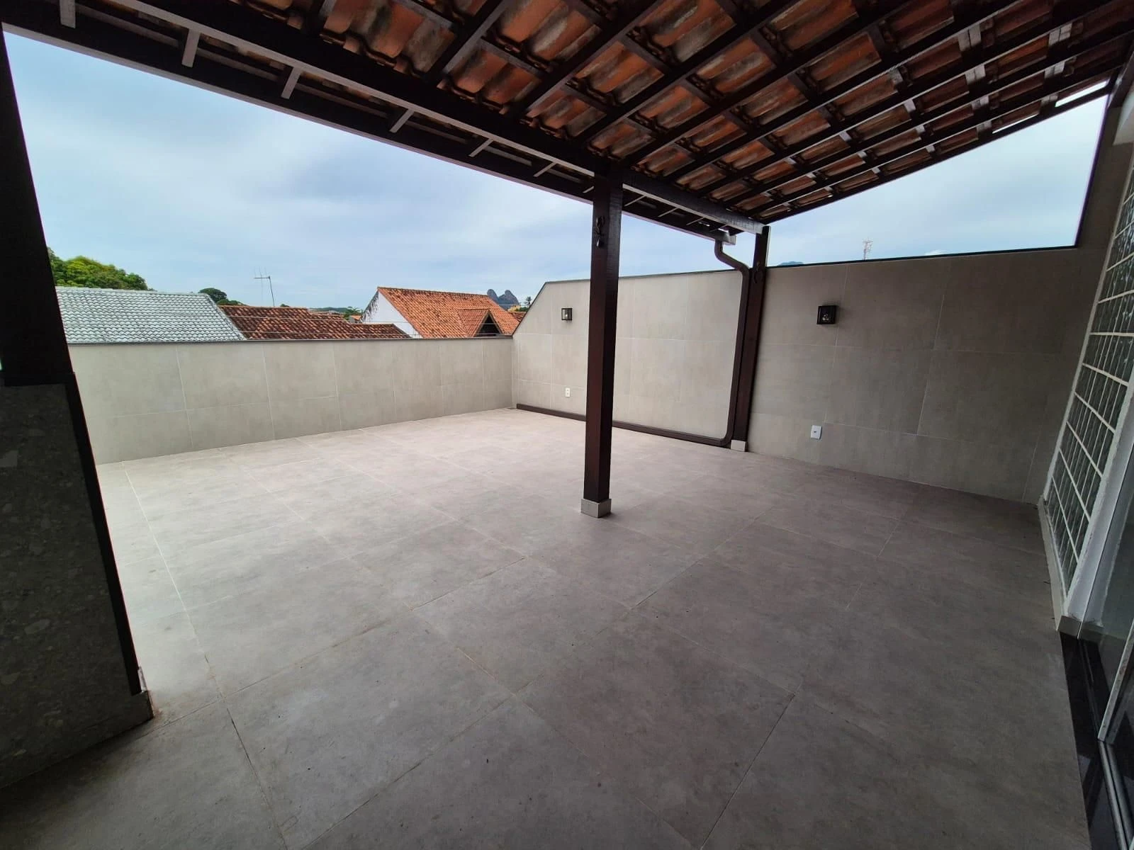 Unfurnished house with 5 bedrooms and integrated kitchen — photo 4