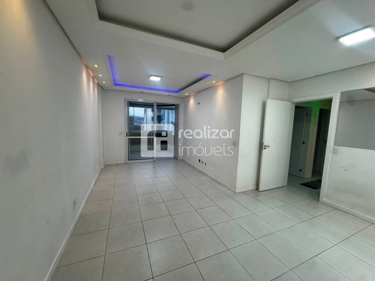 3-bedroom apartment with a built-in balcony grill — photo 11