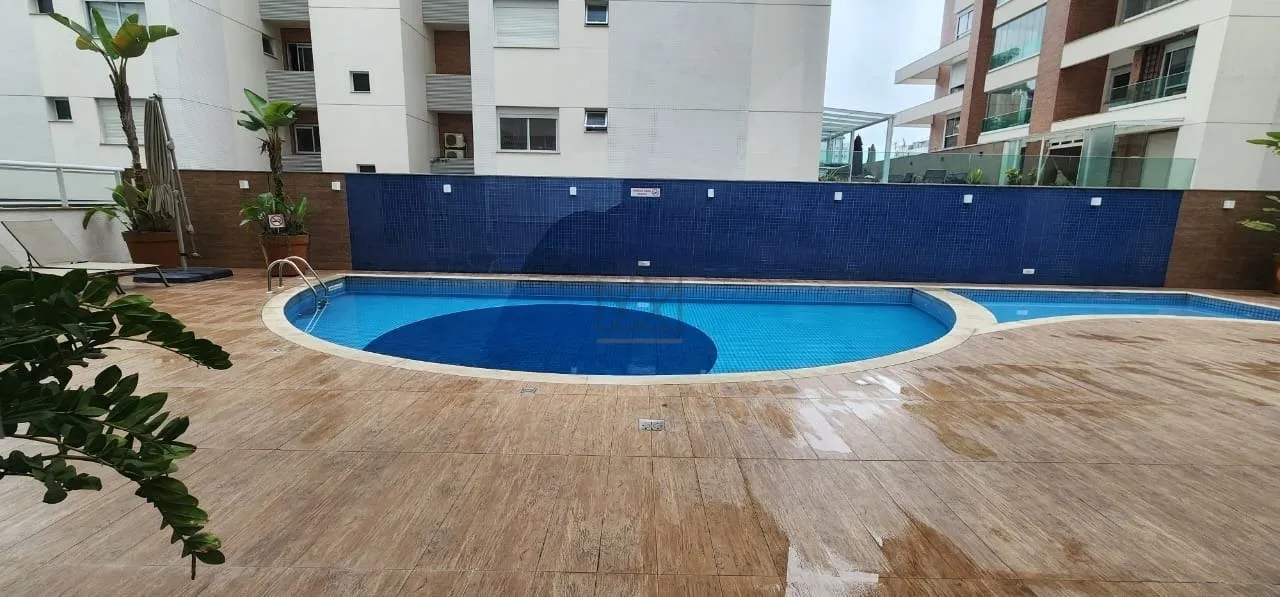 Departamento con ventanales de piso a techo en Florianópolis — photo 53