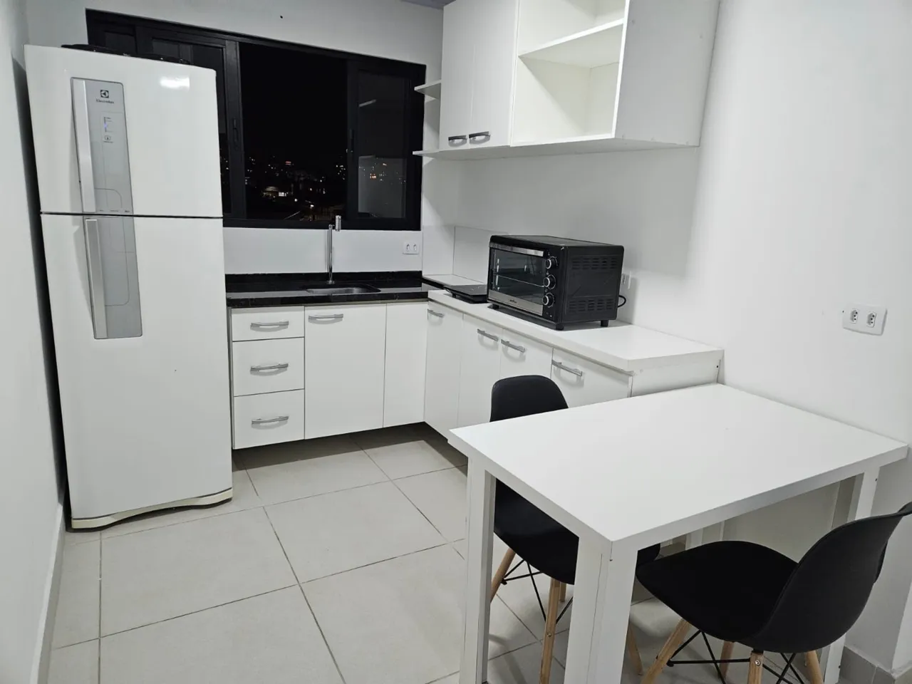 Apartamento amueblado de 1 dormitorio con balcón y fregadero — photo 2