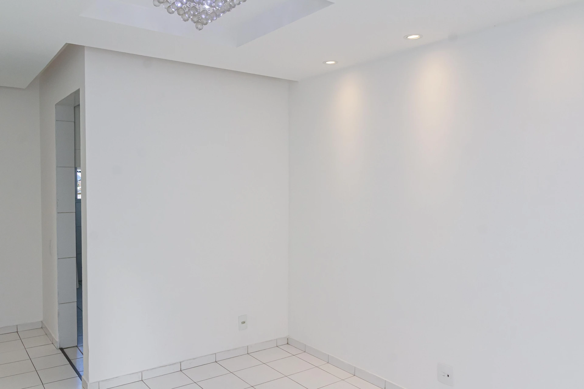 2-bedroom apartment in a building with a pool — photo 20