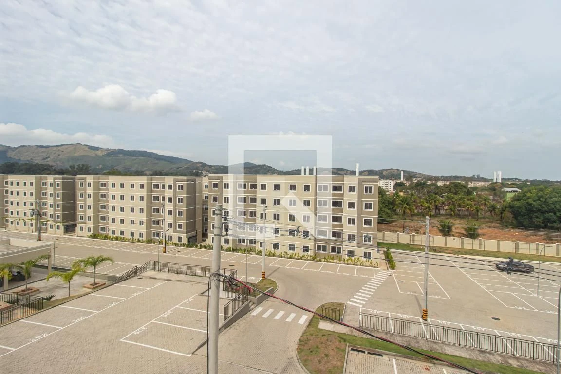 2-bedroom apartment in a building with a pool — photo 4