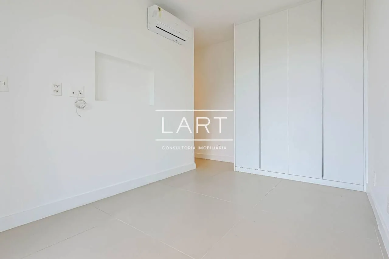 180 m² apartment with 3 bedrooms and 2 parking spots — photo 21
