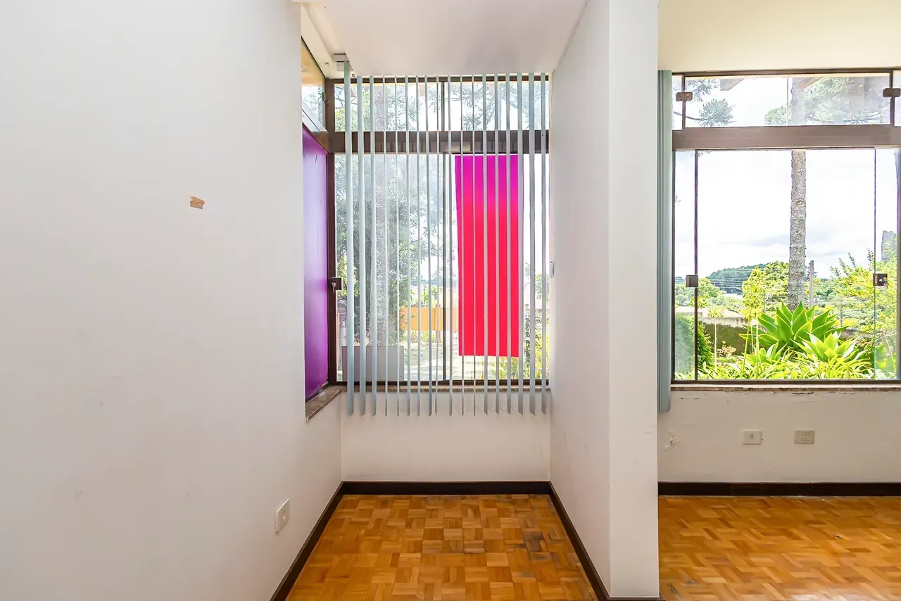 Furnished house with 5 bedrooms and 470 m² — photo 94