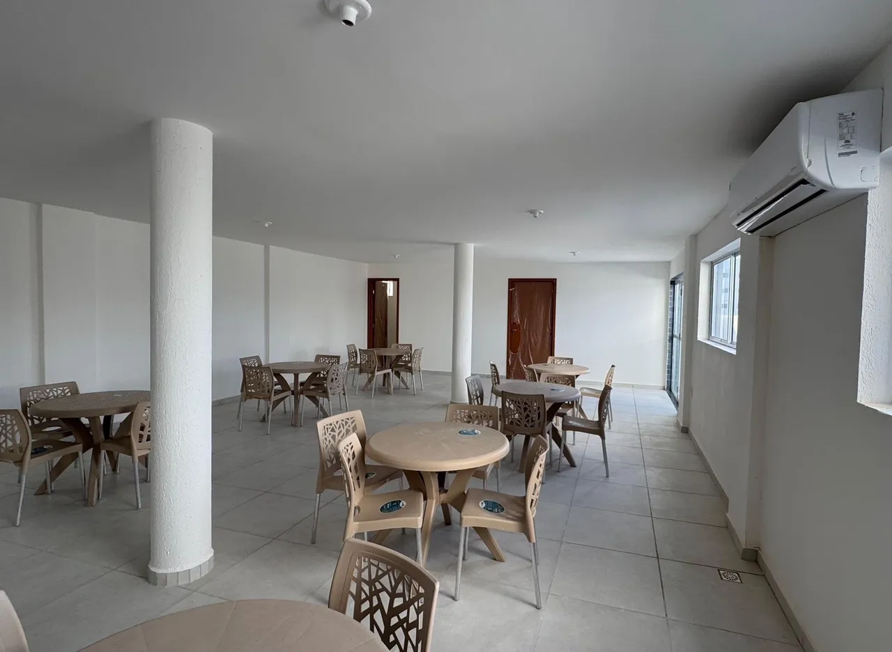 Apartamento de 2 quartos em condomínio com piscina — photo 2