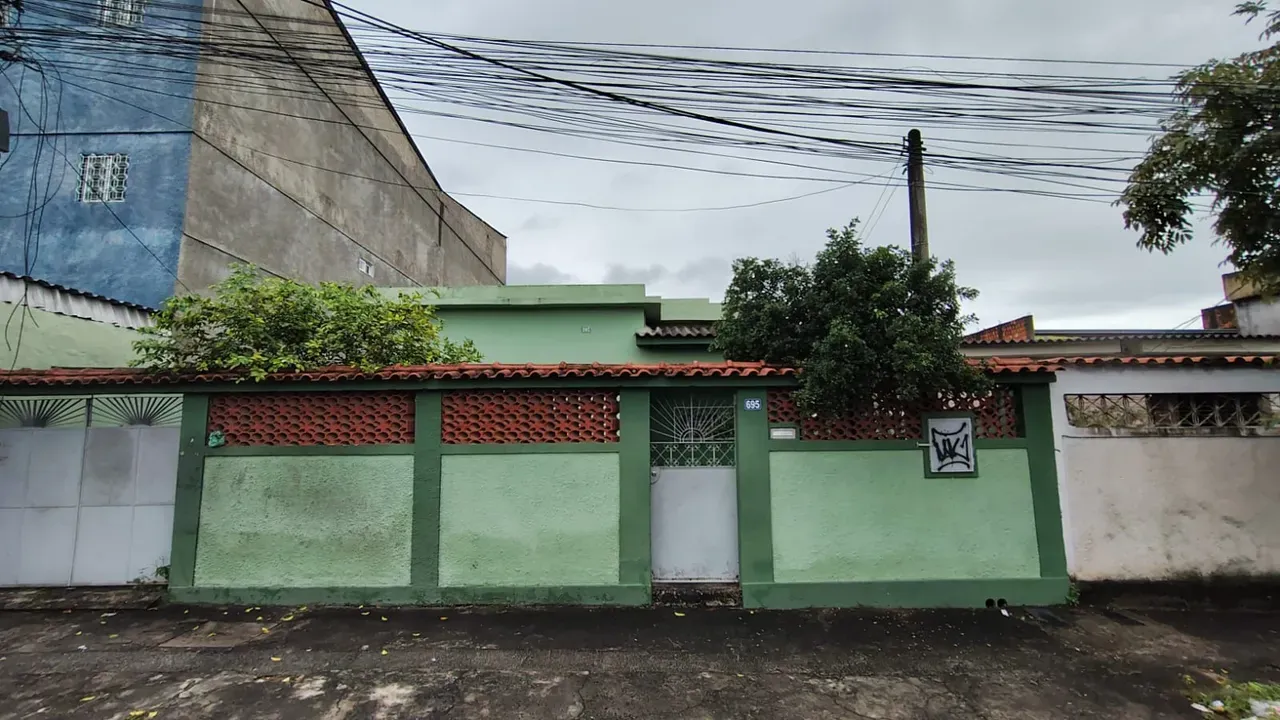 Unfurnished house with 7 bedrooms and 1 suite