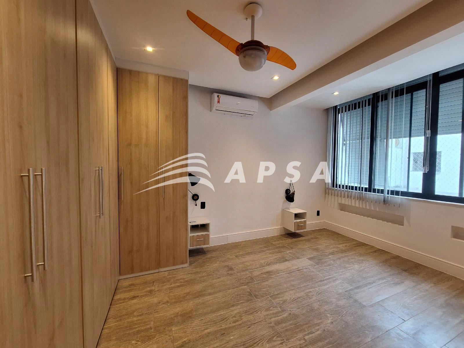 210 m² apartment with an open-plan gas kitchen — photo 13