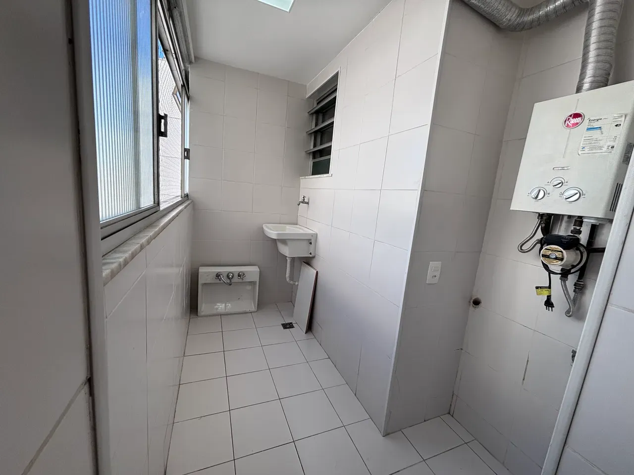 64 m² apartment with a walk-in closet and a washing machine — photo 12