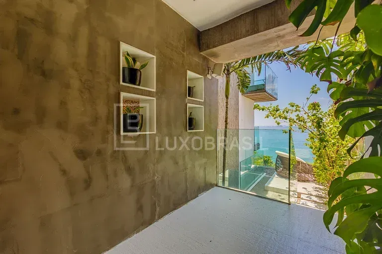 Furnished house with 5 bedrooms and an open-plan kitchen — photo 25