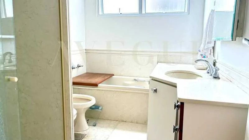 Гардеробна та 3 спальні: квартира 215 м² — photo 2