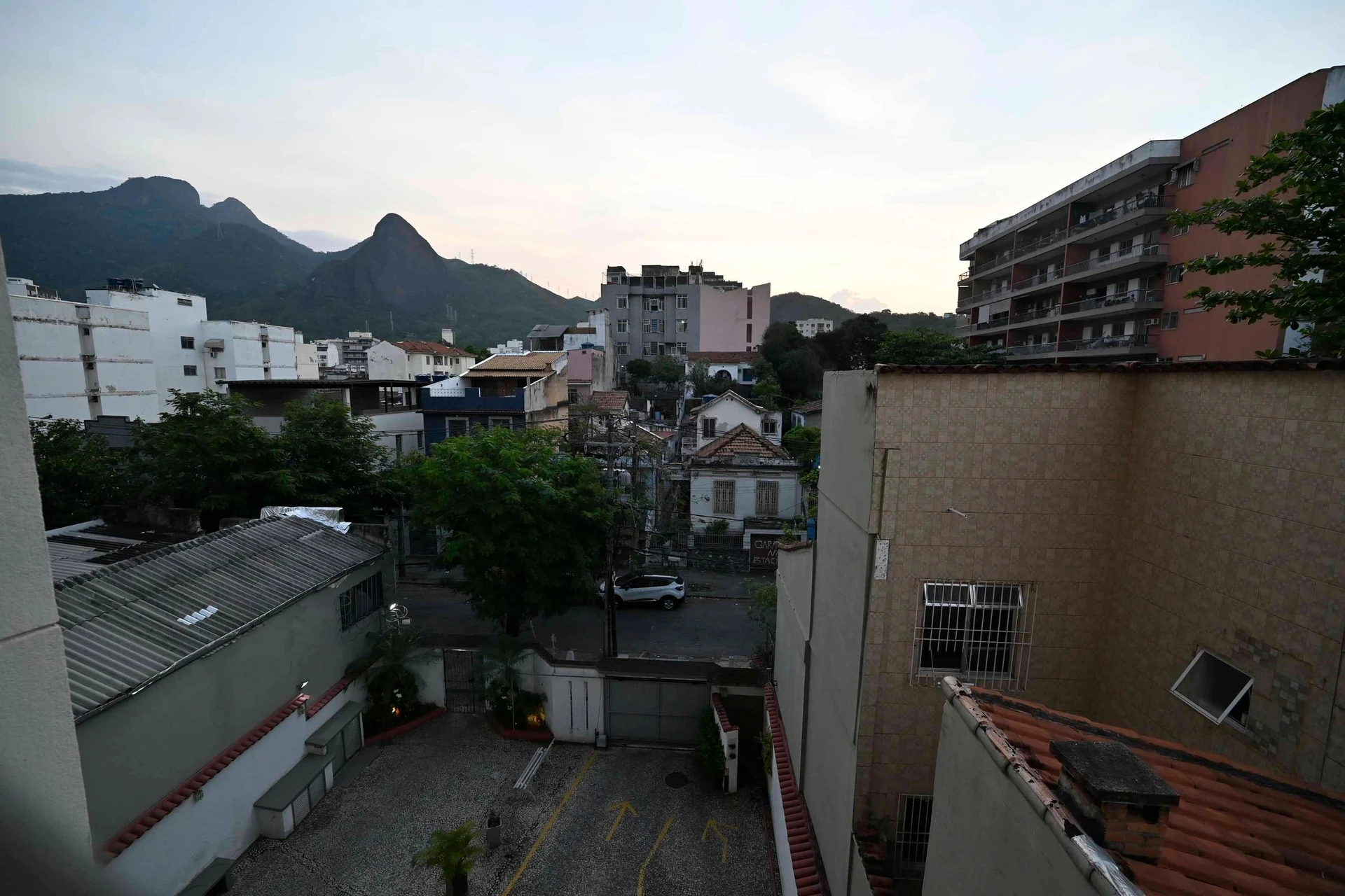 Mountain view in a 2-bedroom apartment, 72 m² — photo 9
