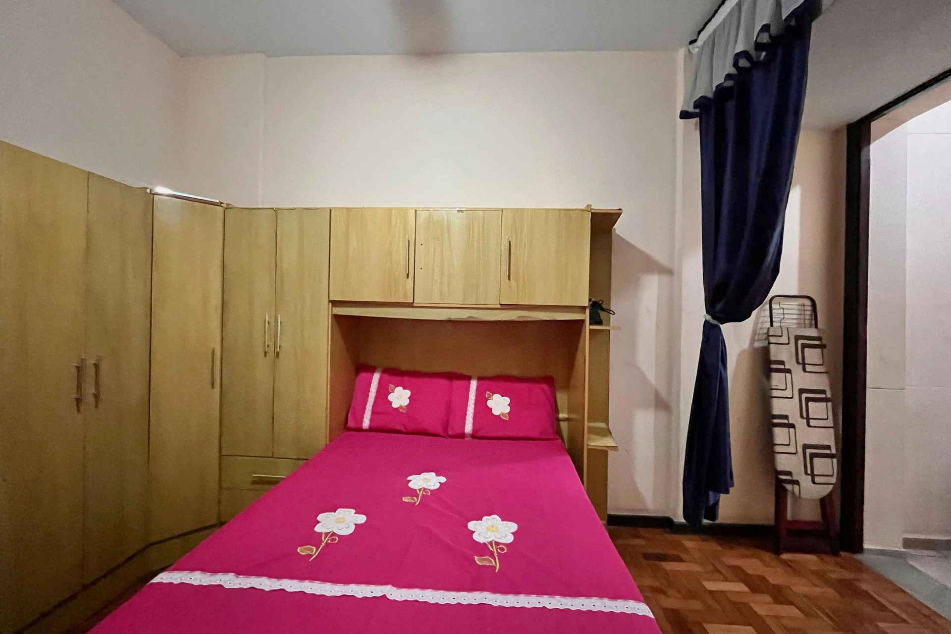 Furnished 2-bedroom apartment with a separate kitchen — photo 9