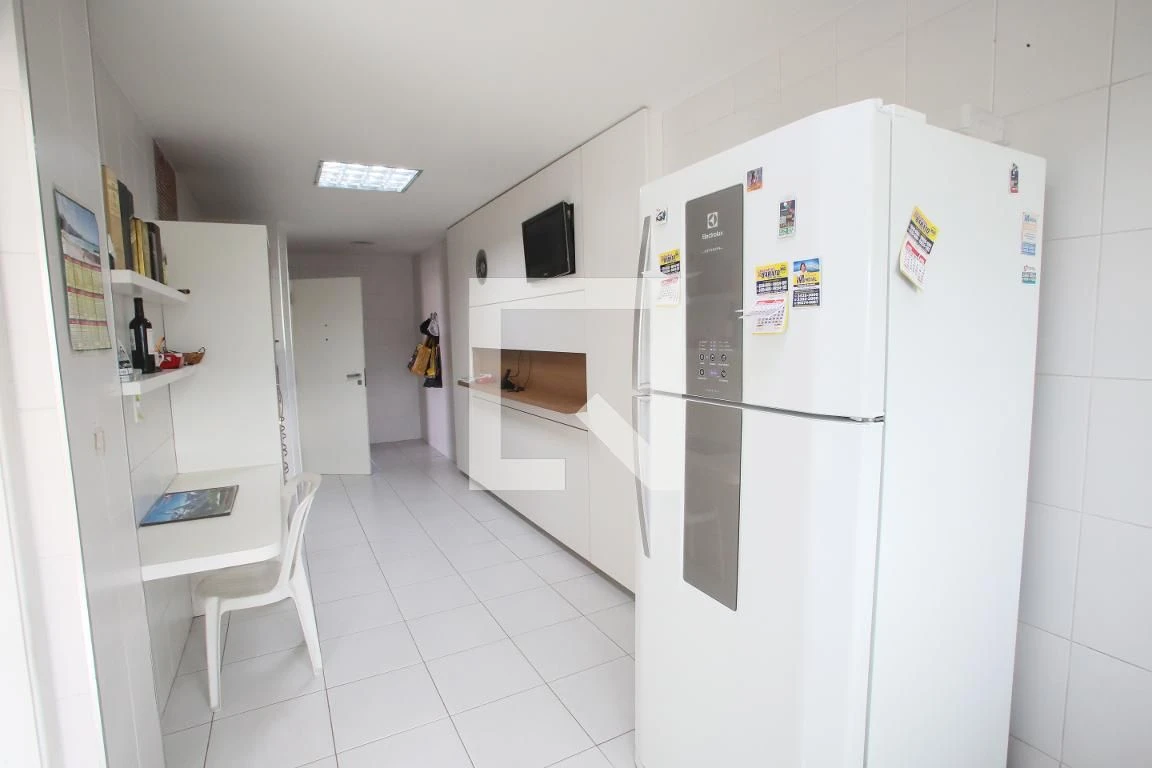 Furnished apartment with 3 bedrooms and a closed kitchen — photo 33