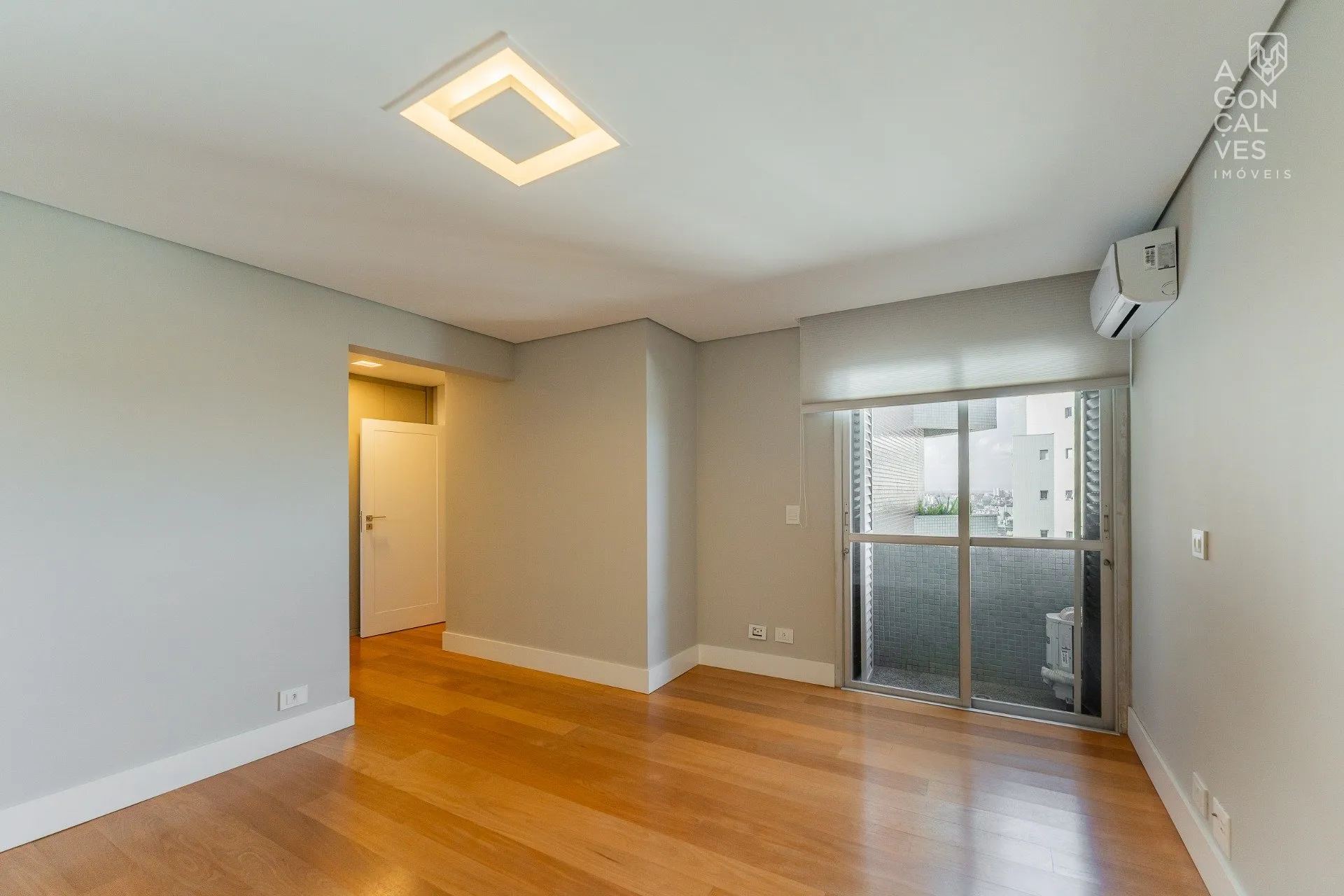 479 m² apartment with 4 bedrooms and 4 parking spaces — photo 38