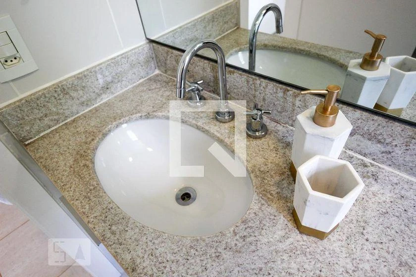 House for rent with 4 en-suite bedrooms and 450 m² — photo 19
