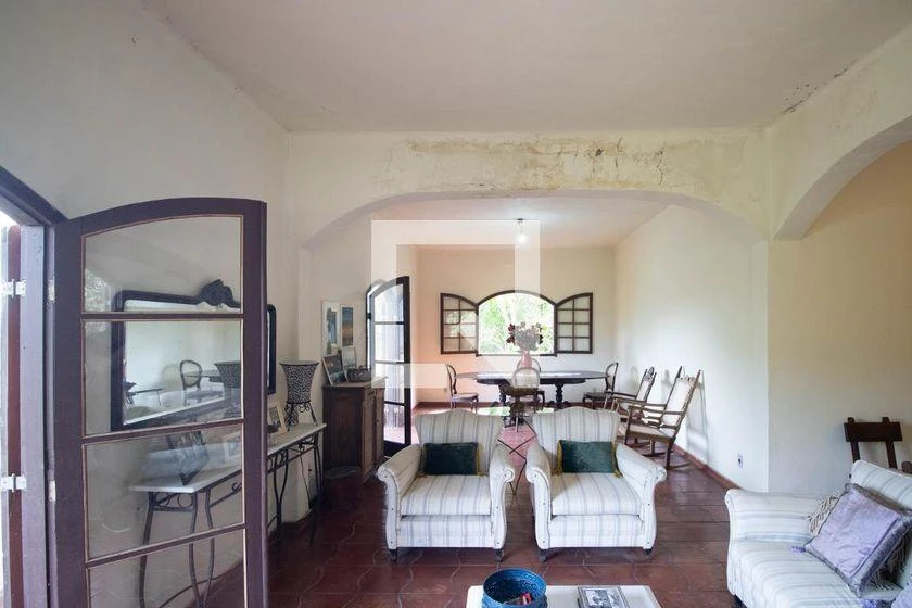 Furnished house with 4 bedrooms and 215 m² — photo 9