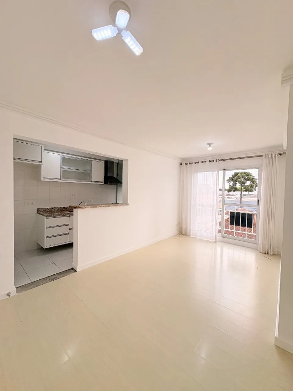 2-bedroom apartment in a building with a gym — photo 6