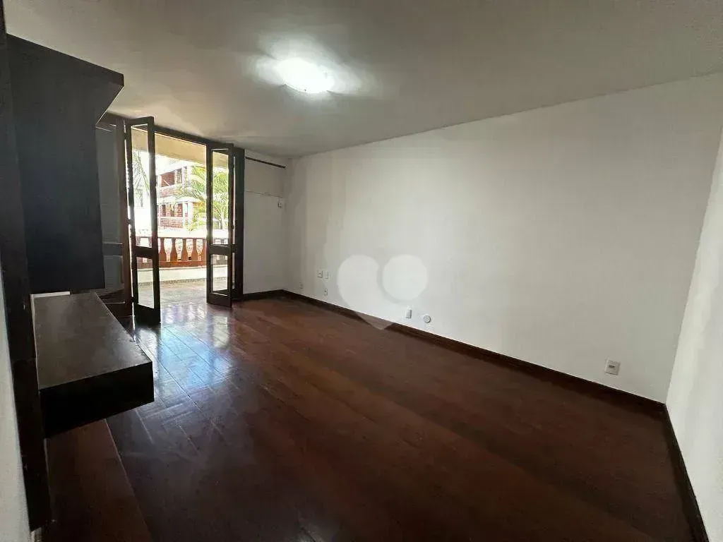 House with 3 bedrooms and 600 m², 4 parking spots — photo 43