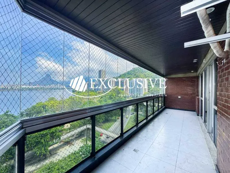 Residential apartment with 4 bedrooms and enclosed balcony — photo 6