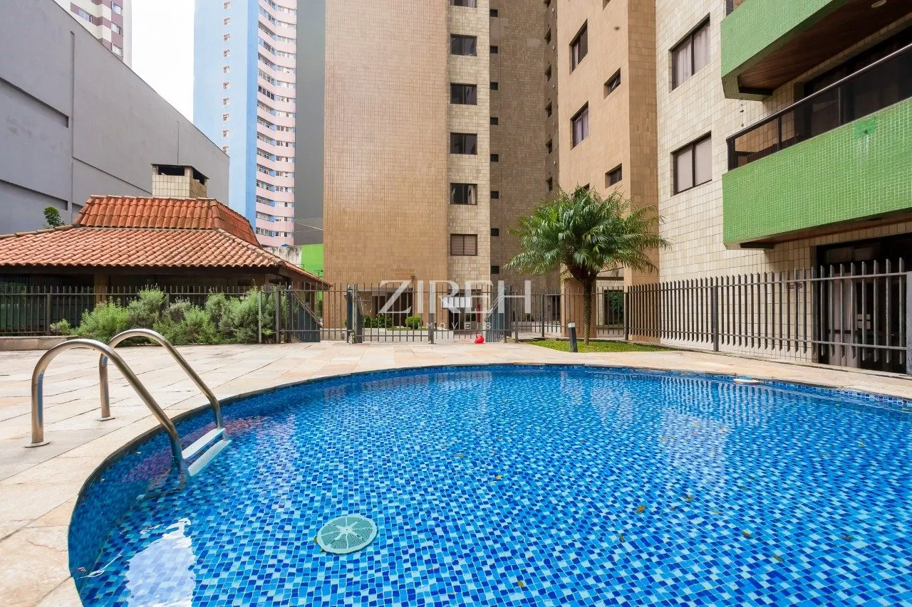 3 en-suite bedrooms in a 174 m² apartment with 2 spots — photo 24