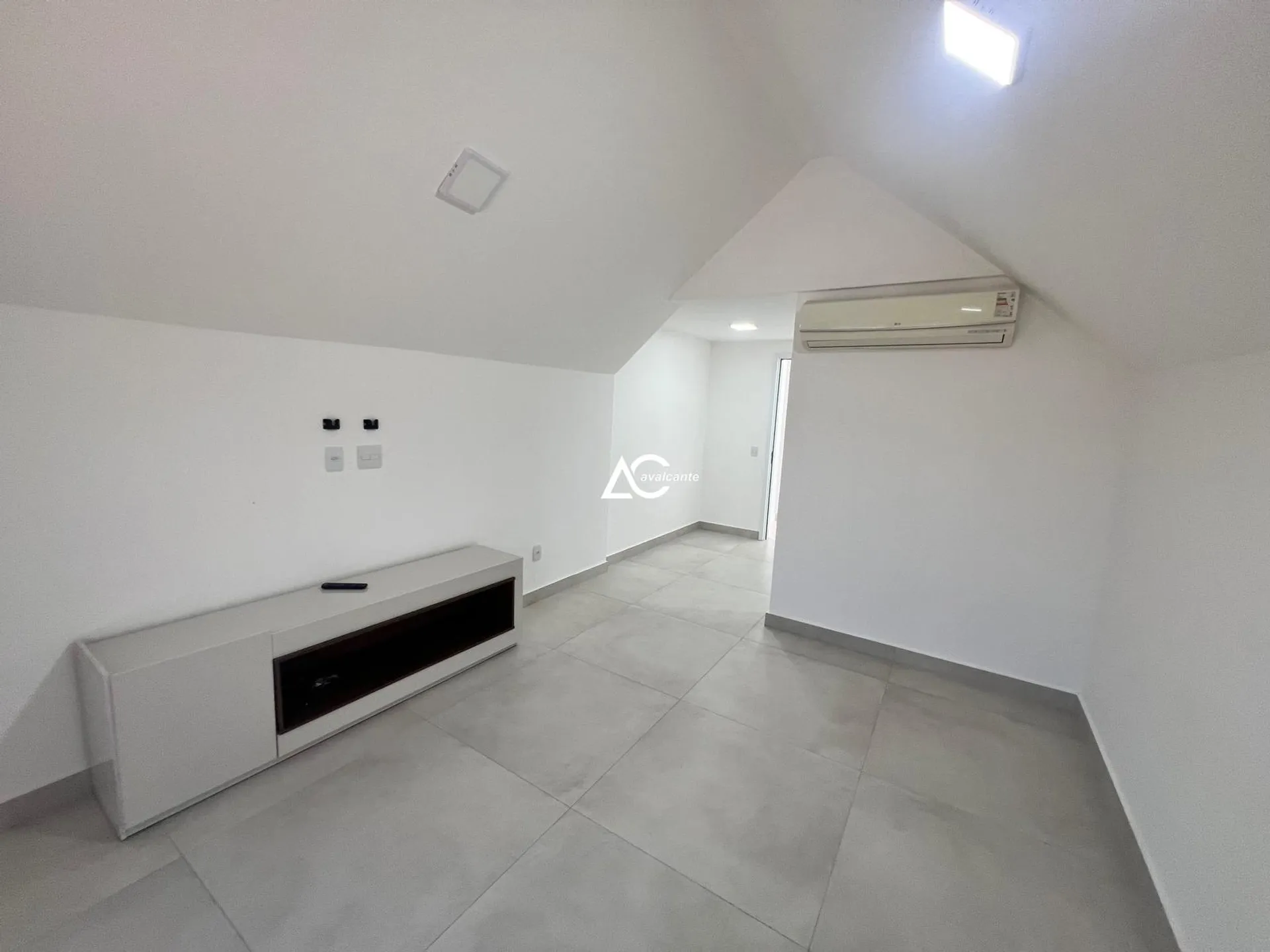 Unfurnished house with 5 bedrooms and 5 bathrooms — photo 43
