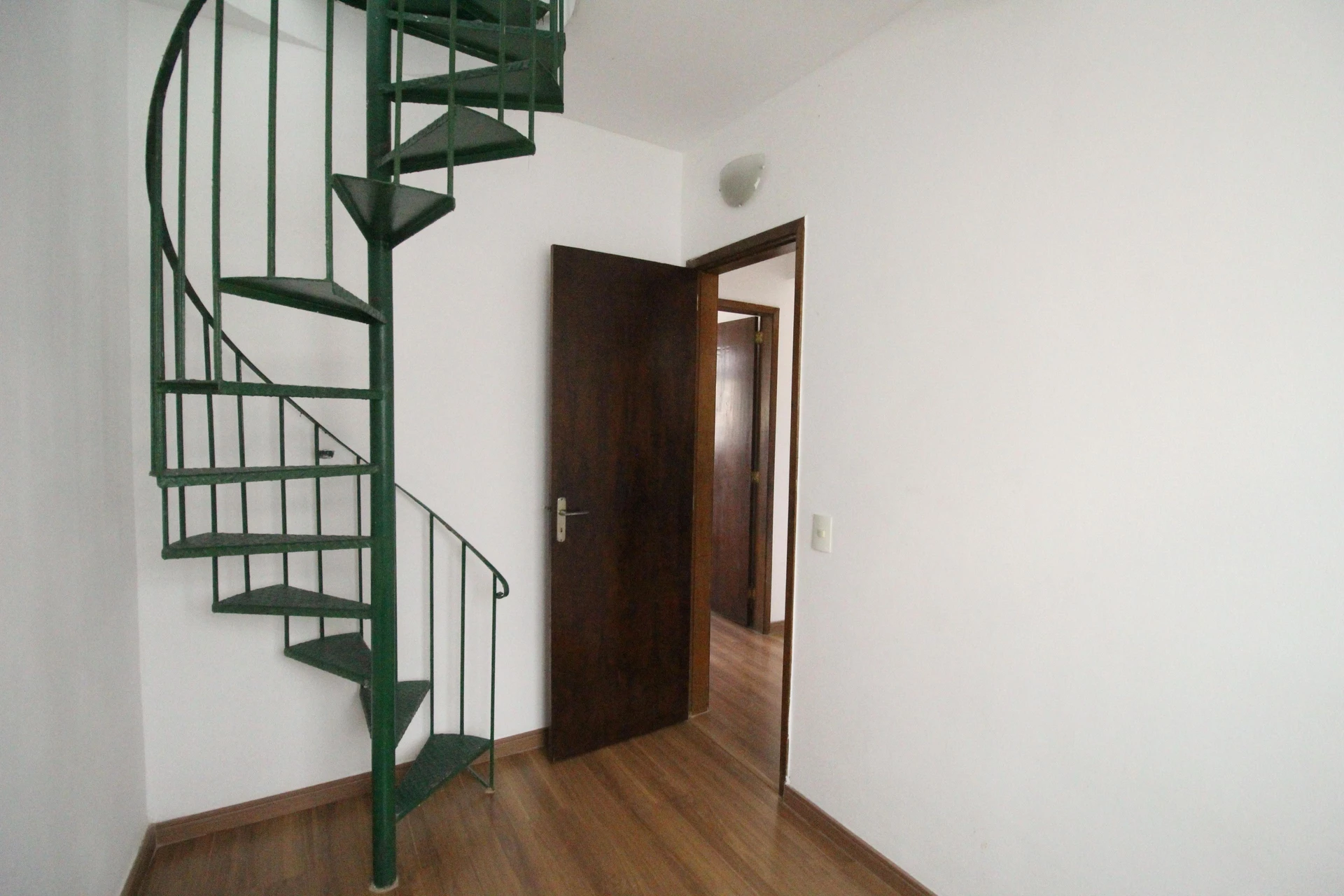 Apartamento sin muebles con 3 dormitorios y jardín privado — photo 37