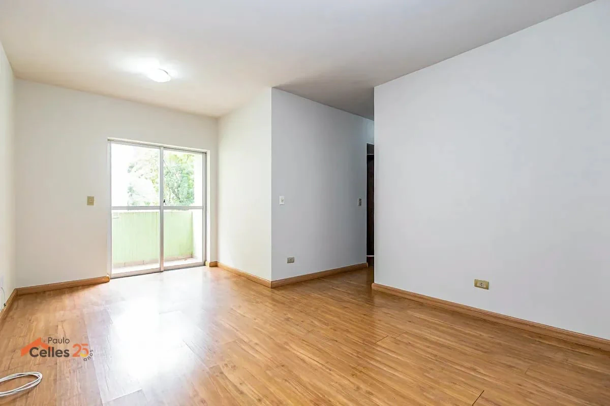 3-bedroom apartment with wood or laminate floors in Curitiba — photo 10