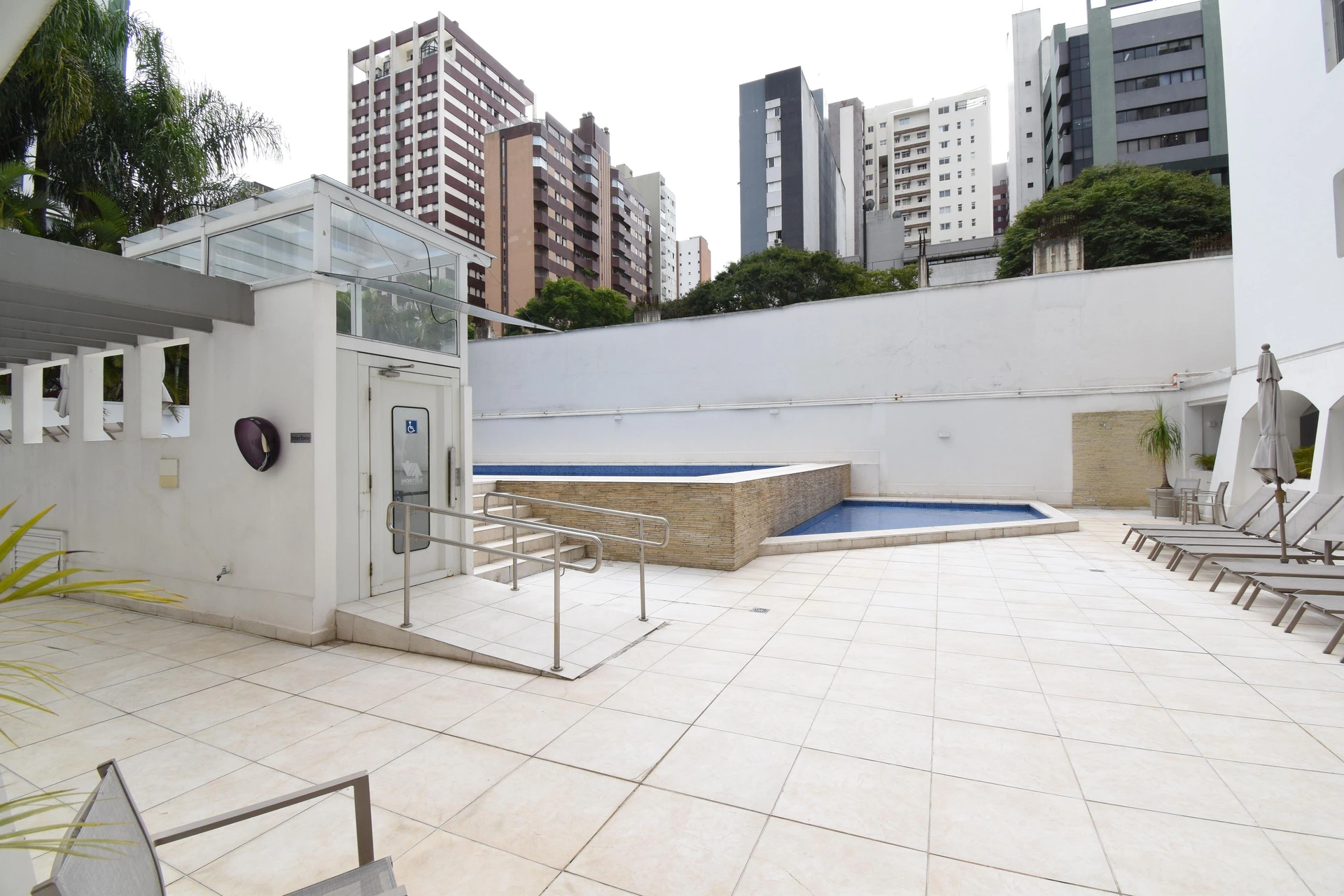 Apartamento de 2 quartos em condomínio com academia — photo 24