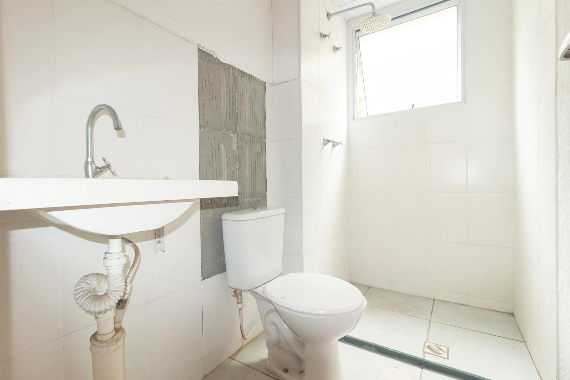 2-bedroom apartment in a building with a pool — photo 39