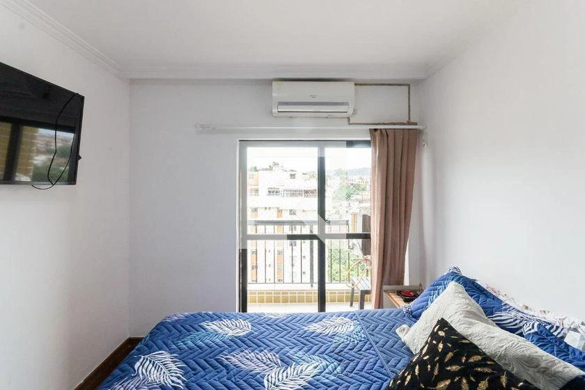 4-bedroom apartment with a mountain view — photo 10