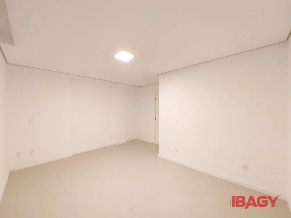 3-bedroom 165 m² apartment with balcony grill — photo 15