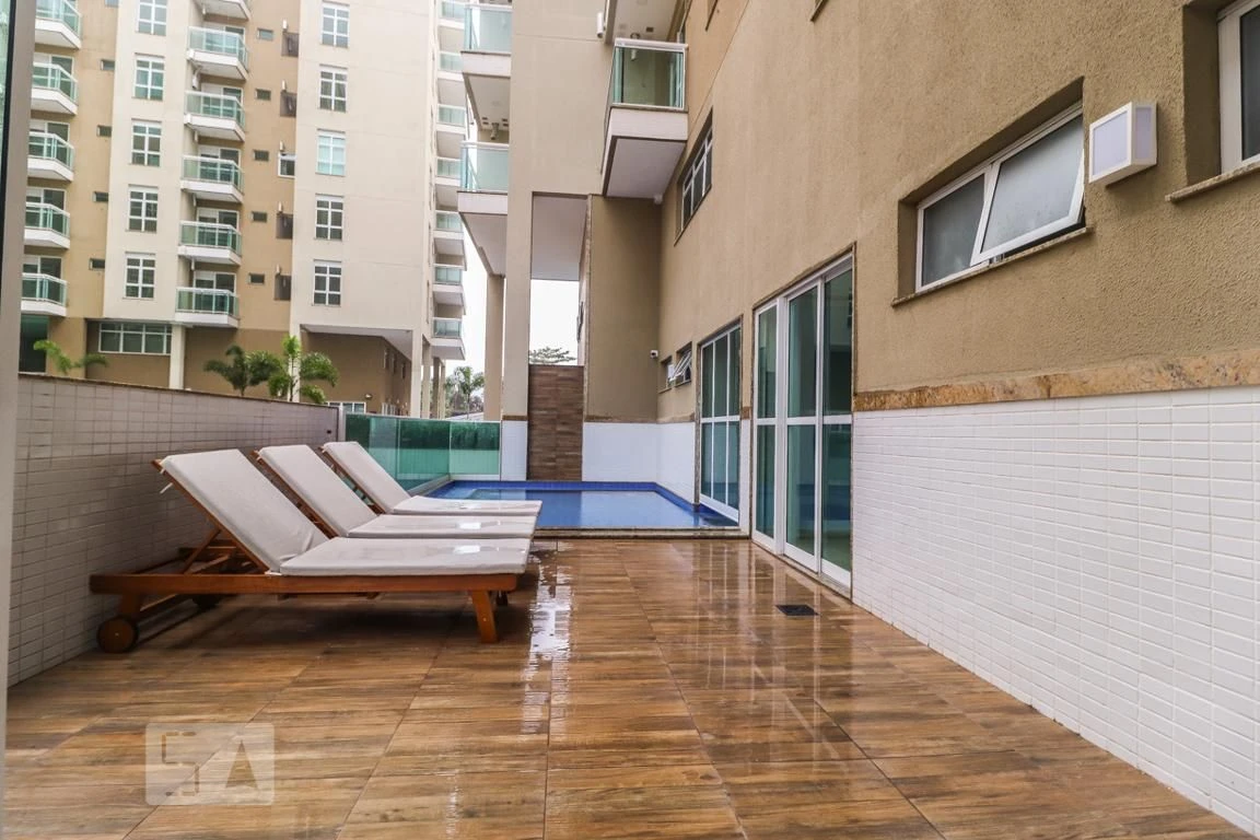 Furnished 1-bedroom apartment with a glassed balcony — photo 54