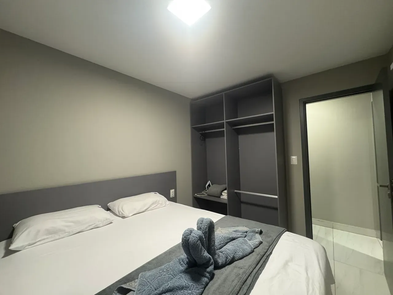 Furnished apartment with en-suite bedroom and open kitchen — photo 5
