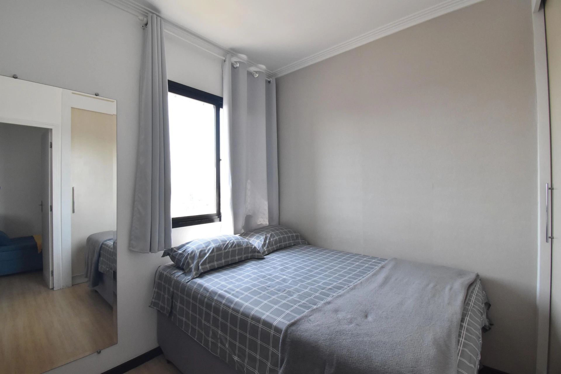 Furnished studio with 1 bedroom and 1 bathroom — photo 4
