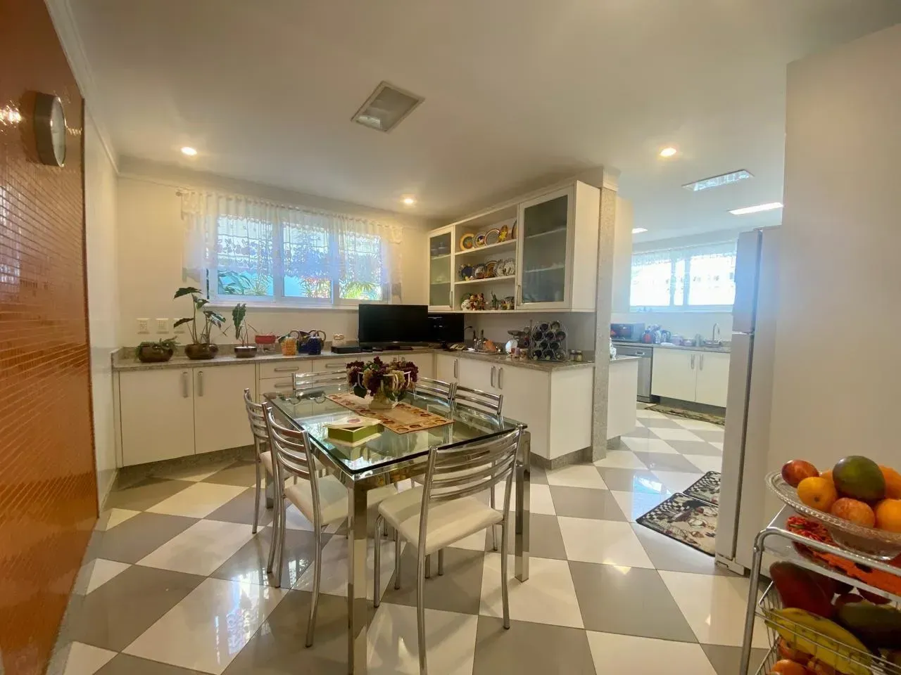 Furnished house with 4 bedrooms and 4 bathrooms — photo 4