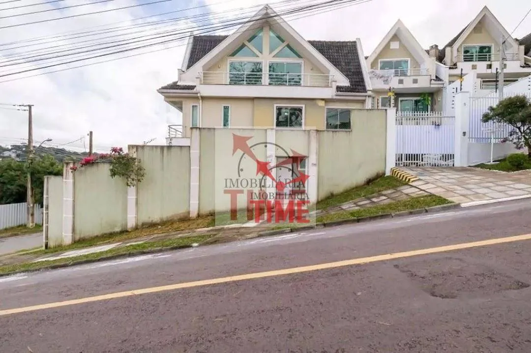 House with 3 bedrooms, closed kitchen and 4 parking spaces