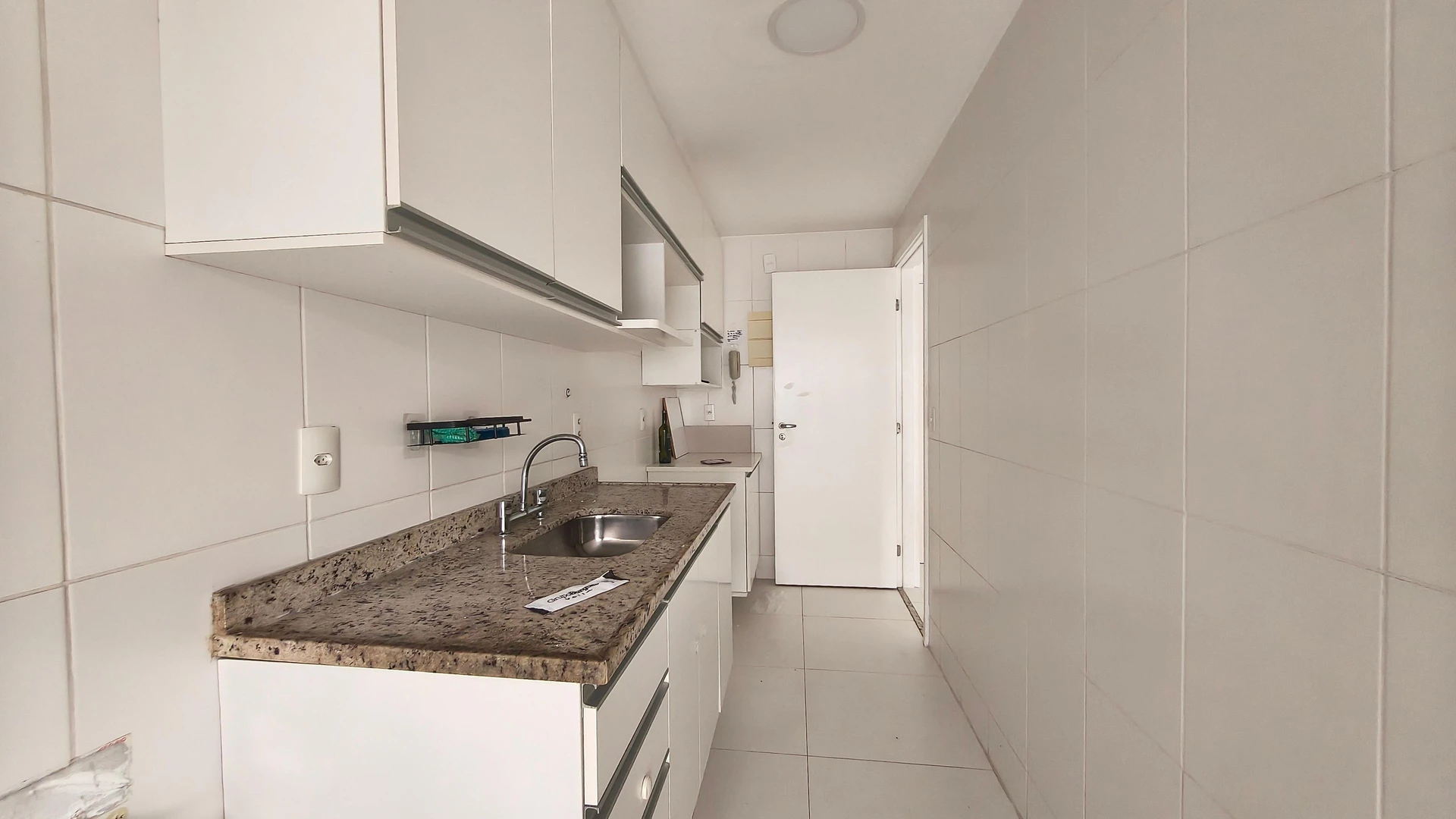 Unfurnished apartment with 2 bedrooms and 2 bathrooms — photo 17